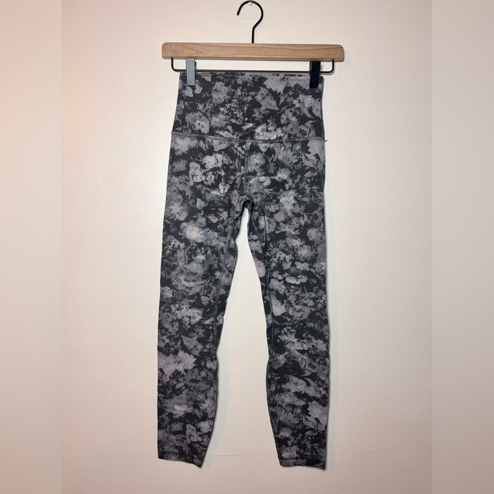 Lululemon Align Leggings 25"  Purple / Gray Floral Illusion Ice Size 4